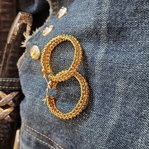 Women's gold tone hoop earrings